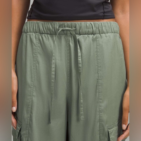 Lululemon✨LIKE NEW✨Lightweight Adjustable Mid-Rise Cargo Pant✨Grey Eucalyptus✨L - Picture 2 of 9